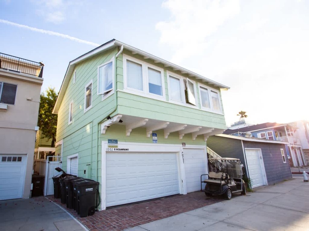  1002 E. Oceanfront | Biggest Oceanfront in Newport Sleeps 20 Vacation Rental in Newport Beach - RedAwning