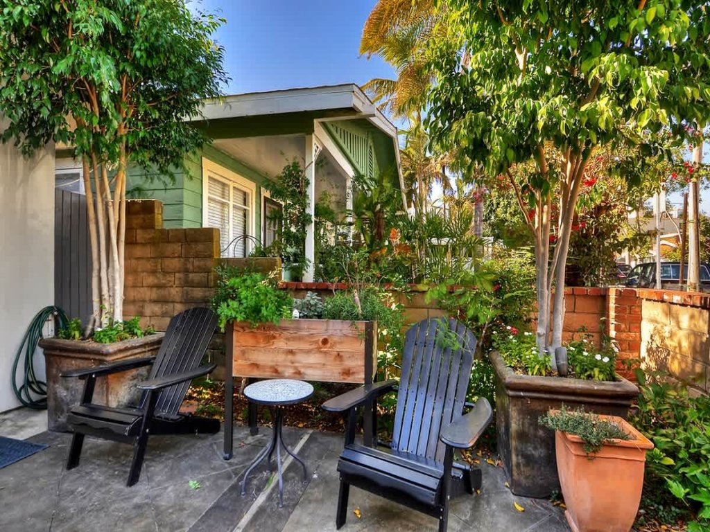 313 E Bay A | Cozy Bay Cottage near Balboa Village Vacation Rental in Newport Beach - RedAwning