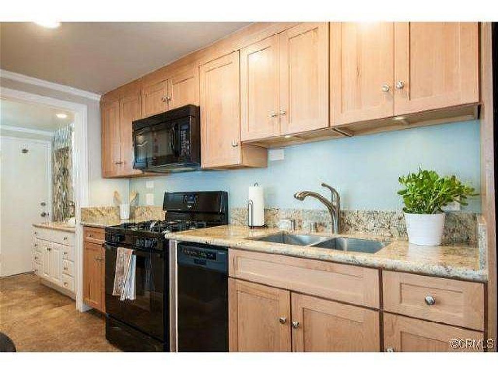 313 E Bay A | Cozy Bay Cottage near Balboa Village Vacation Rental in Newport Beach - RedAwning
