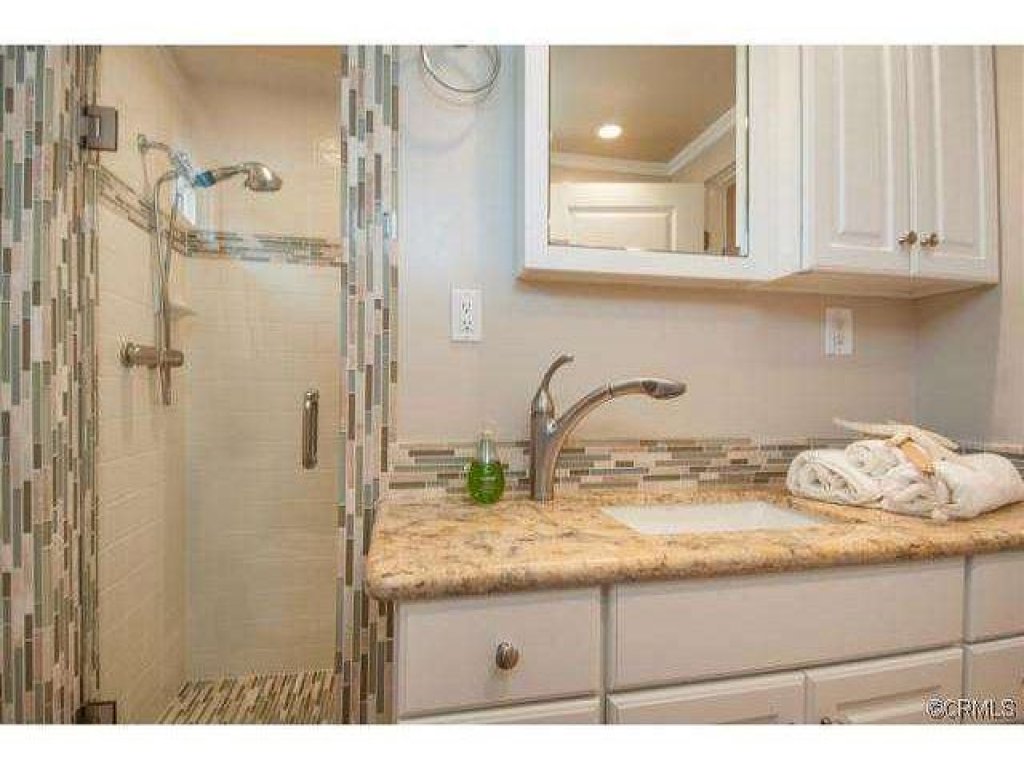 313 E Bay A | Cozy Bay Cottage near Balboa Village Vacation Rental in Newport Beach - RedAwning