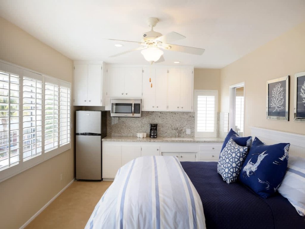1400 S Bayfront | Amazing Bayfront Dream 5 bdrm Sleeps 11 Vacation Rental in Newport Beach - RedAwning