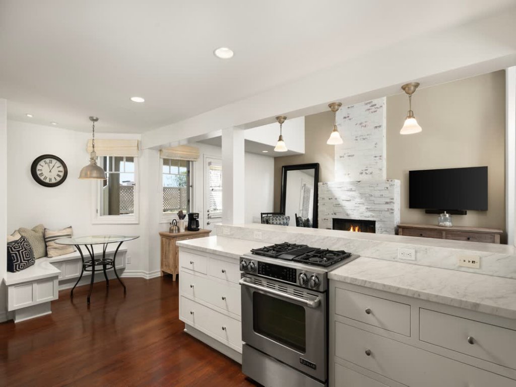 2204 Waterfront Drive | Luxury Coastal Escape Vacation Rental in Newport Beach - RedAwning