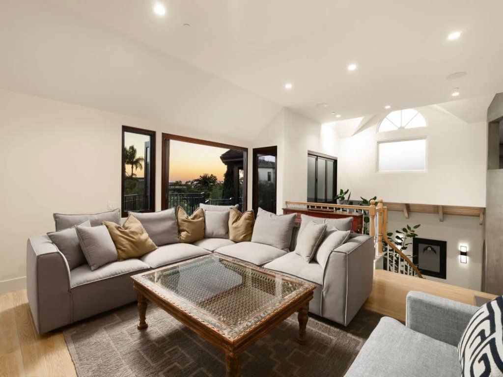 2204 Waterfront Drive | Luxury Coastal Escape Vacation Rental in Newport Beach - RedAwning