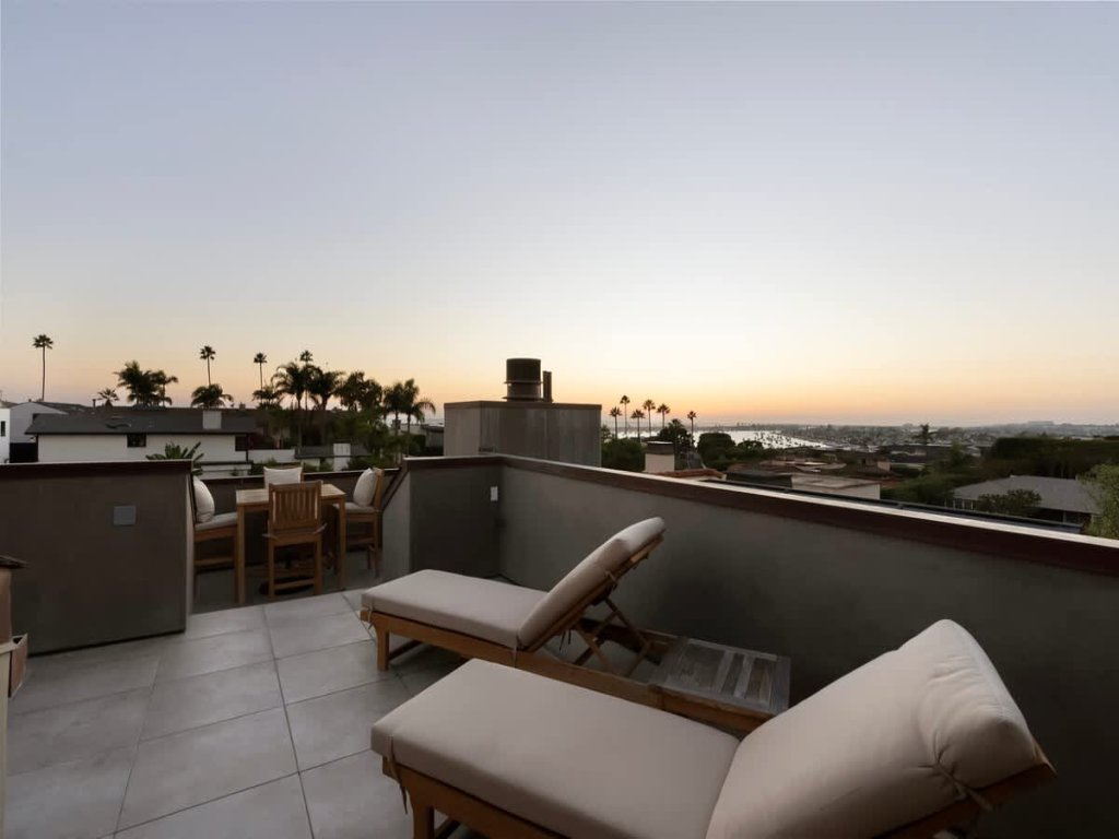 2204 Waterfront Drive | Luxury Coastal Escape Vacation Rental in Newport Beach - RedAwning