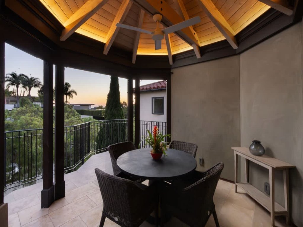 2204 Waterfront Drive | Luxury Coastal Escape Vacation Rental in Newport Beach - RedAwning