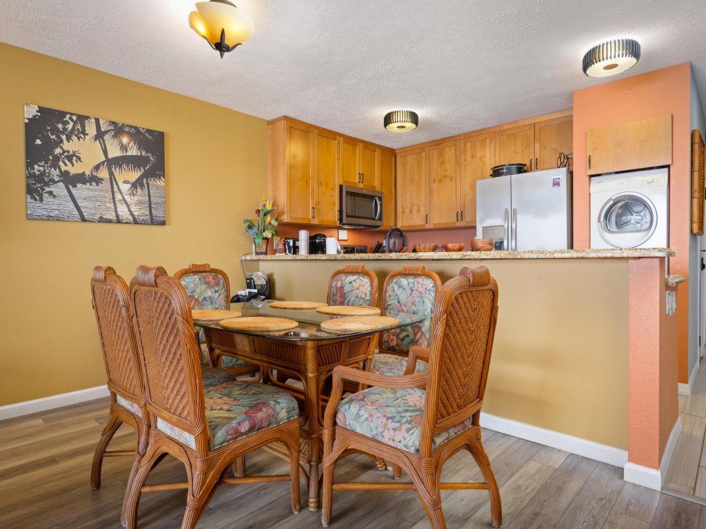 Lovely Oceanfront 2nd Fl Condo w private lanai and Kona sunsets Vacation Rental in Kailua Kona - RedAwning