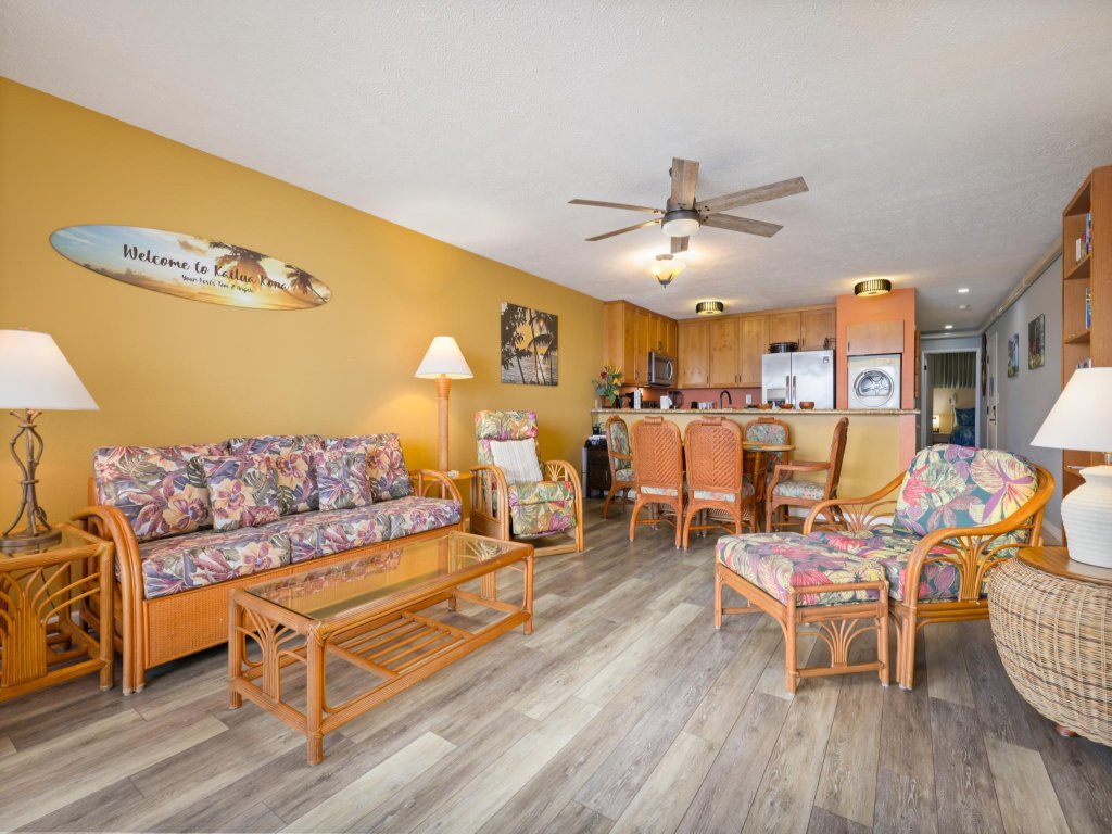 Lovely Oceanfront 2nd Fl Condo w private lanai and Kona sunsets Vacation Rental in Kailua Kona - RedAwning