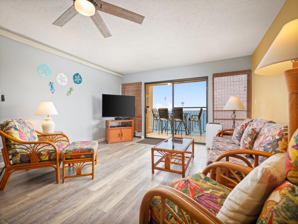 Lovely Oceanfront 2nd Fl Condo w private lanai and Kona sunsets Vacation Rental in Kailua Kona - RedAwning