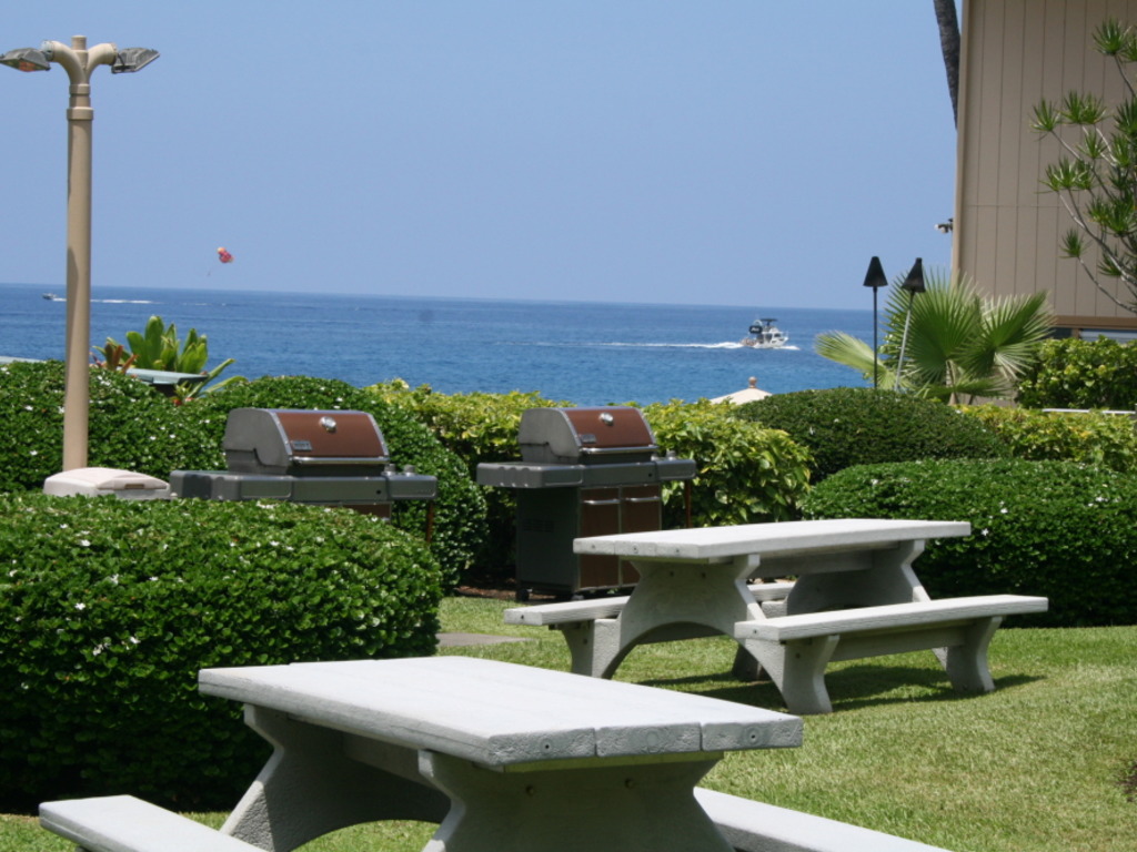Modern Kona Resort Condo w swimming pool and spa Vacation Rental in Kailua-Kona - RedAwning
