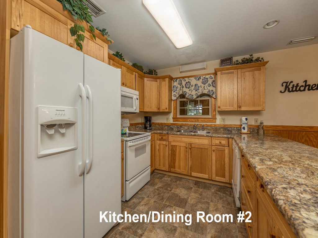 Enourmous Chalet for your perfect family Mountain Retreat Vacation Rental in Pigeon Forge - RedAwning