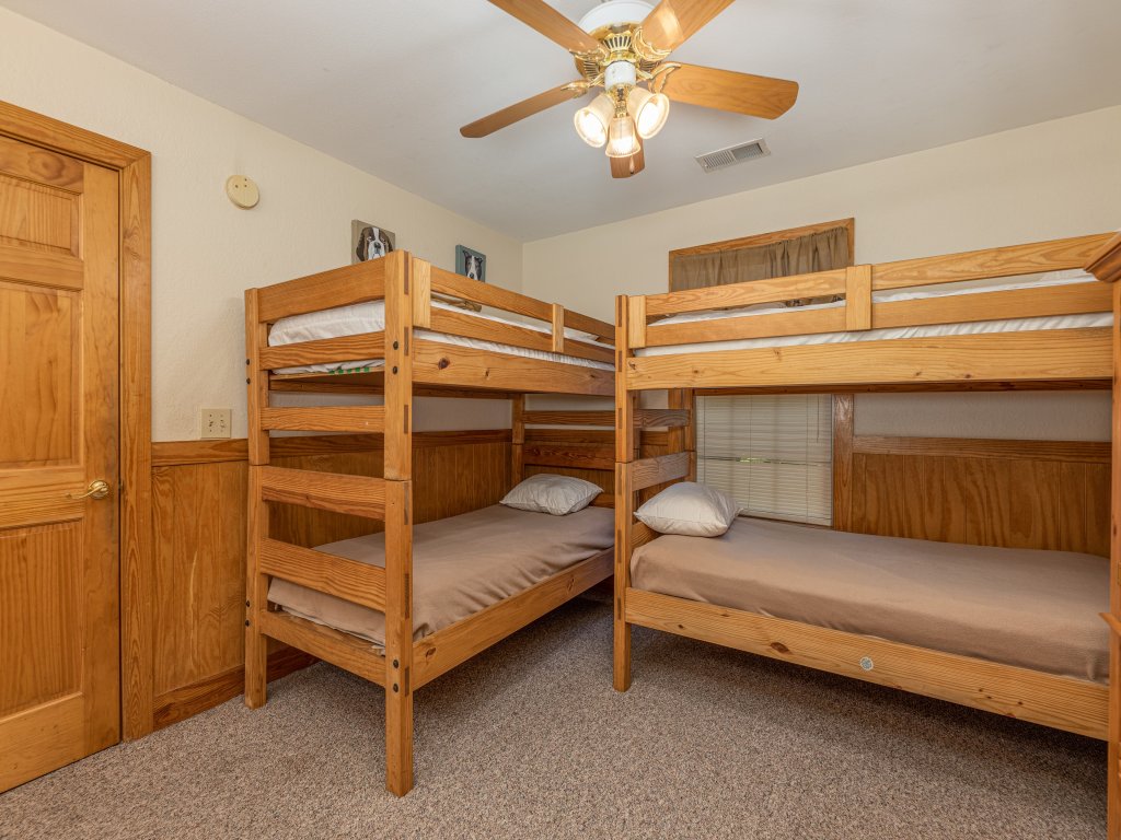 Enourmous Chalet for your perfect family Mountain Retreat Vacation Rental in Pigeon Forge - RedAwning