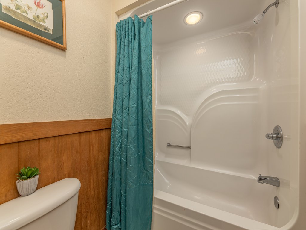 Enourmous Chalet for your perfect family Mountain Retreat Vacation Rental in Pigeon Forge - RedAwning