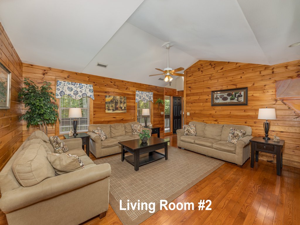 Enourmous Chalet for your perfect family Mountain Retreat Vacation Rental in Pigeon Forge - RedAwning
