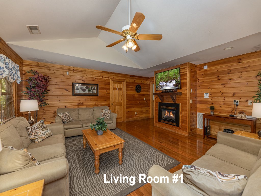 Enourmous Chalet for your perfect family Mountain Retreat Vacation Rental in Pigeon Forge - RedAwning