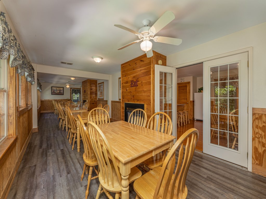 Enourmous Chalet for your perfect family Mountain Retreat Vacation Rental in Pigeon Forge - RedAwning