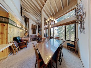 Comfortable 4 Bdrm Condo with Easy Access to Mammoth Mountain, lifts, and the Village Gondola (Unit 632 at 1849)