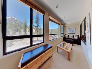 Beautifully Remodeled 2 Bed 2 Bath Condo with Mountain View! Great Location, Close to Slopes! (Unit 302 at 1849) - image