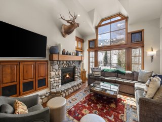 3BR/3.5BA Townhome Steps to Beaver Creek Village &amp; Lifts