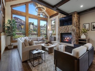 Incredible Executive Private Pet Friendly Home- LR902