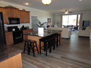 Lower Level Vacation Condo  B-2 with Dock Access - image