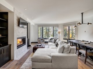 Ski-in/ Ski-out 3BR 3.5BA Forest + Mountain Views, Sleeps 8