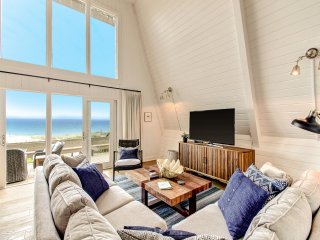 Roomy Chalet-Style Beachfront Condo with Private Beach Access - image