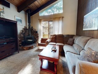 Chateau de Montagne 17 Spacious Family Townhome with Great Complex Amenities On Shuttle Route
