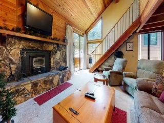 Snowflower 81 Mountain Rustic with Great Complex Amenities, On The Shuttle Route