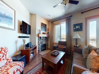 Juniper Springs Lodge 539 Deluxe Condo Great Complex Amenities near Ski-In Ski-Out