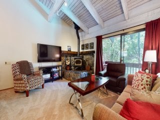 Mammoth West 106 Spacious Condo Just A Short Walk to Canyon Lodge