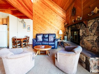 Snowflower 68 Spacious End Unit With Great Complex Amenities, Quiet Location
