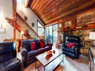 Mammoth Sierra Townhomes 26 Mountain Rustic Spacious Townhome, On the Shuttle Route