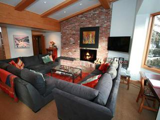 Condo with Vaulted Ceiling &amp; Amazing Mountain View