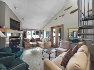 Pet Friendly Ski-In Ski-Out Right By The Lift and Golf Course- FP310