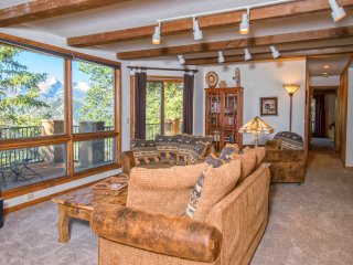 Cedar Lower Vacation Home at Windcliff
