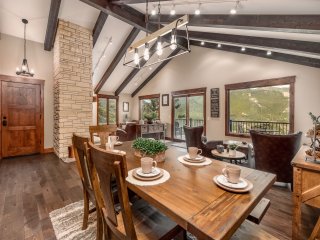 Rustic Retreat Vacation Home at Windcliff