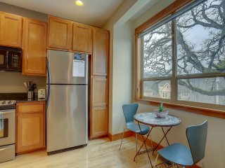 Spacious B2 Townhome with Fireplace and BBQ on the Deck