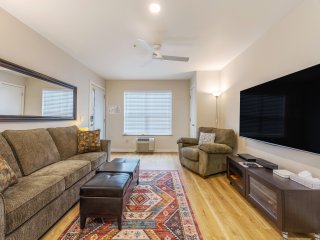 15 Lodge Condo with Hood River Bridge View