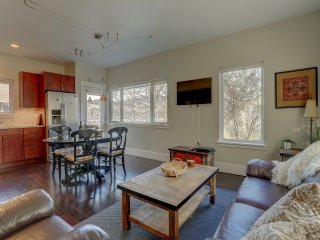 Surfs Up Spacious Hood River Home- 30 Day Minimum Stay