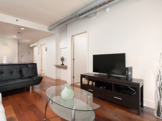 2 Bedroom and 2 Bathroom Fully Furnished Apt near Rittenhouse - image
