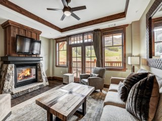 Luxury 4 Bedroom Steps from Skiing and Winter Activities