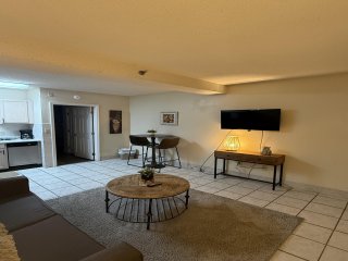 Riverside 209 1BR Condo with Jacuzzi