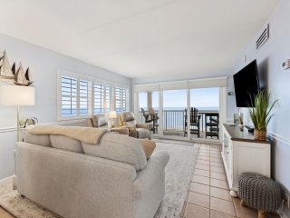 Beach Condo Miles-long Views Sand and Sea, Access to Private Fishing Pier