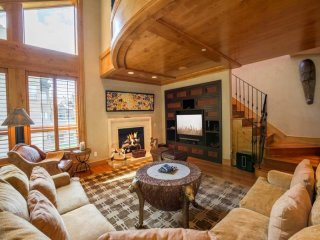 Northwoods Luxury Condo Close to Chairlift