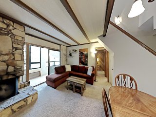 Slope View of Mammoth Condo with Loft &amp; Access to 3 Spas and Sauna (Unit 402 at 1849)