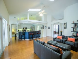 Spacious modern pool home, Family &amp; Golf trips- 4727