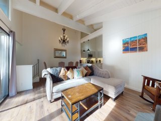 Chateau de Montagne 6 Pet-Friendly and Remodeled, On Shuttle Route