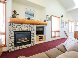 Snowcreek V 999 Mammoth Mountain Views, Private Washer Dryer, Pet-Friendly