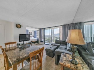 Excellent Diamond Head View Condo- Remodeled, Free Parking!