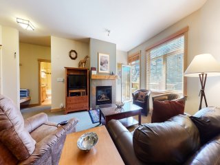 Sunstone 322 Spacious Condo At Sunstone Lodge with Great Complex Amenities, Ski-In Ski-Out